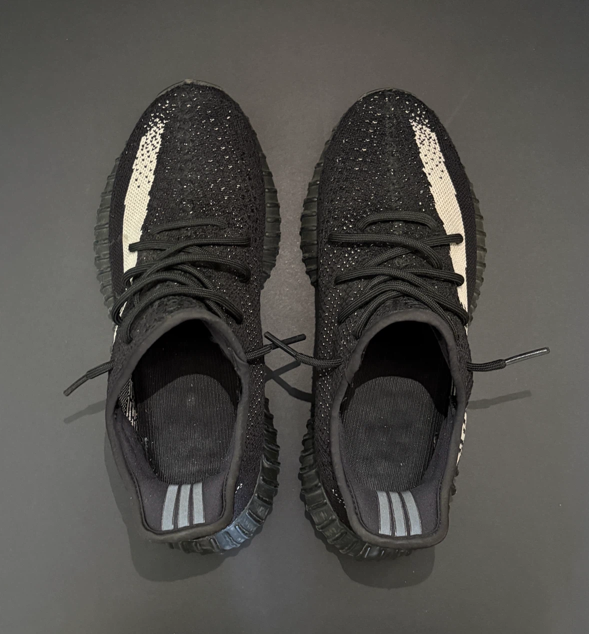 Yeezy 350 V2 Oreo Size 9 - photo 3