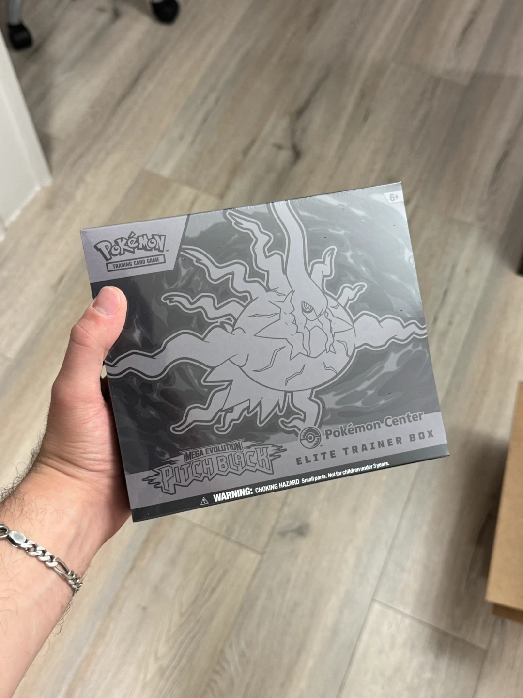 Pokemon Centre Pitch Black ETB sealed