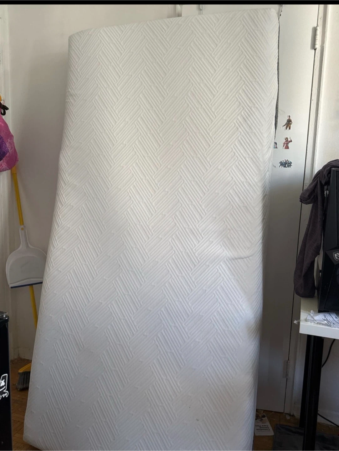 Twin memory foam mattress 8 inch like new for sale - photo 2