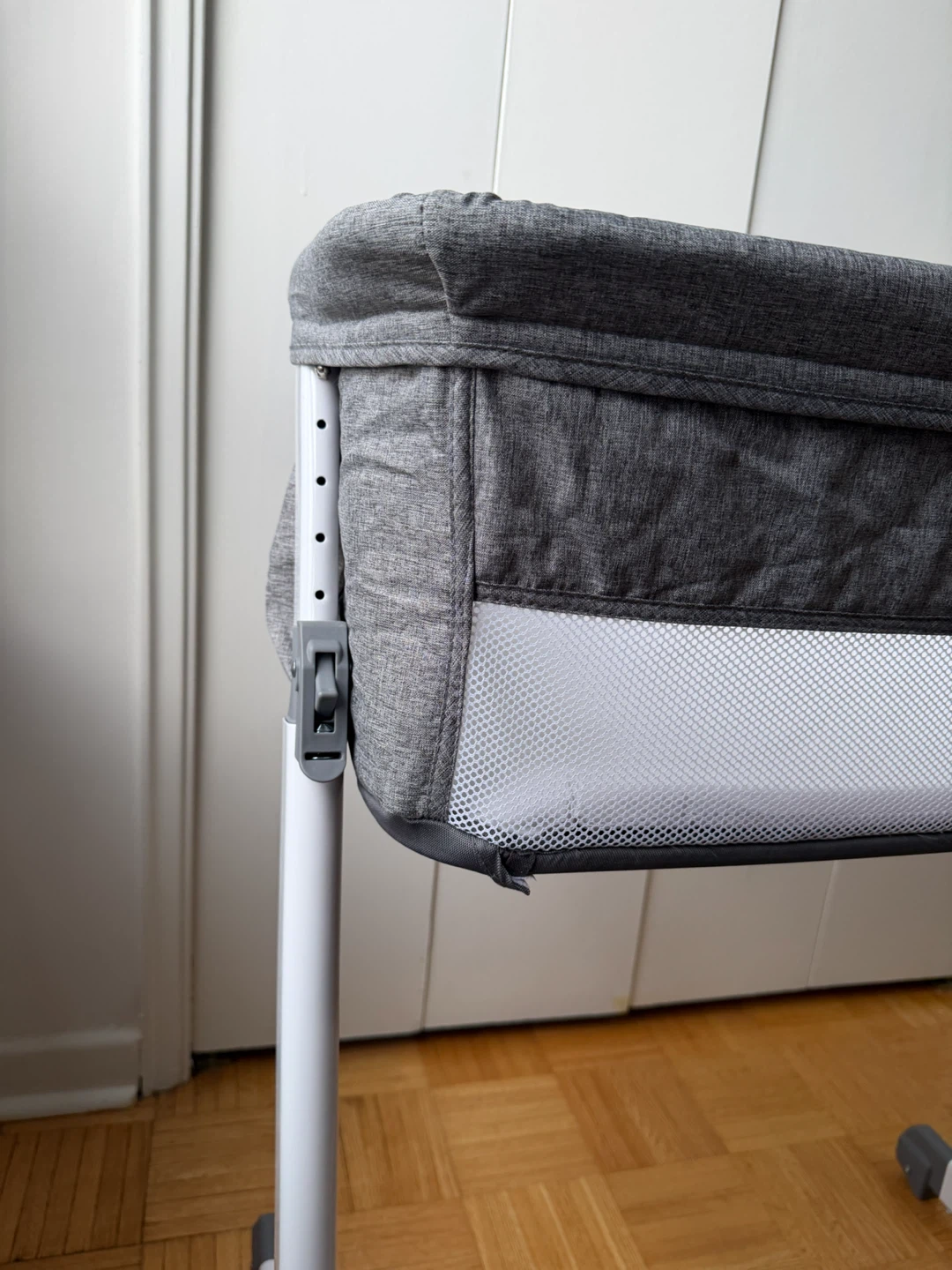 Delta Children Bassinet like new - photo 2