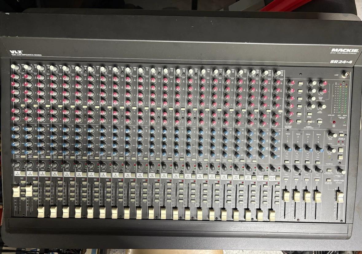 Mackie SR24-4 VLZ Pro 24-Channel Mixer