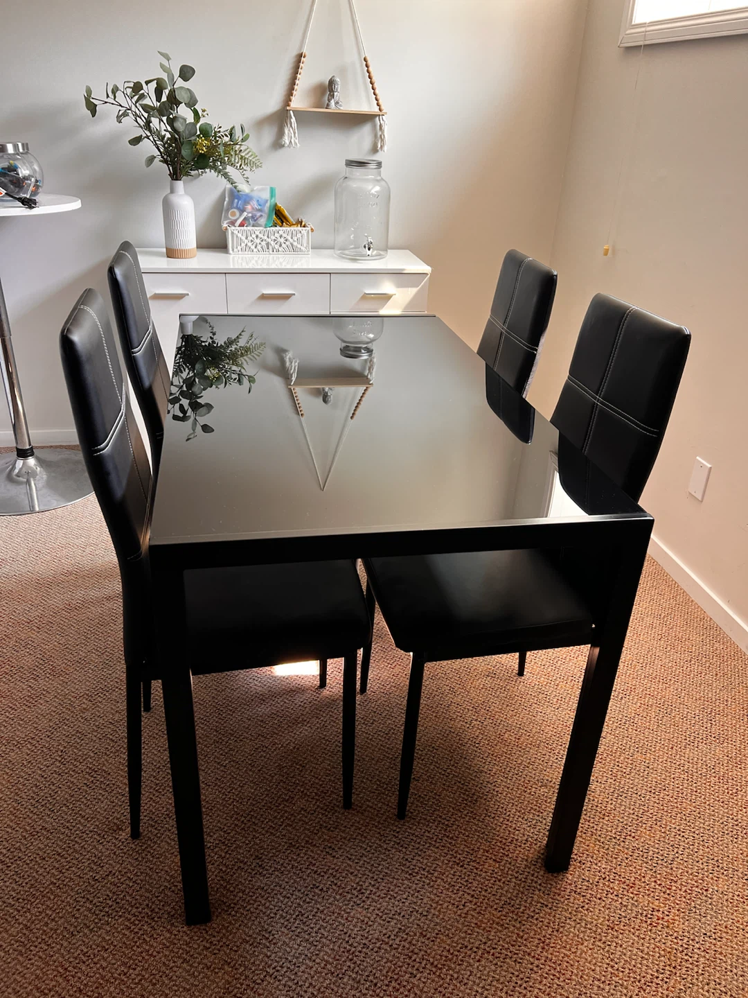 Modern 4-Piece Dining Set – Like New - photo 3
