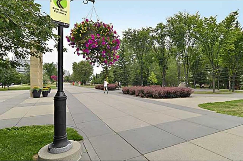 2 Bed 1 Bath Condo with heated underground parking - photo 2