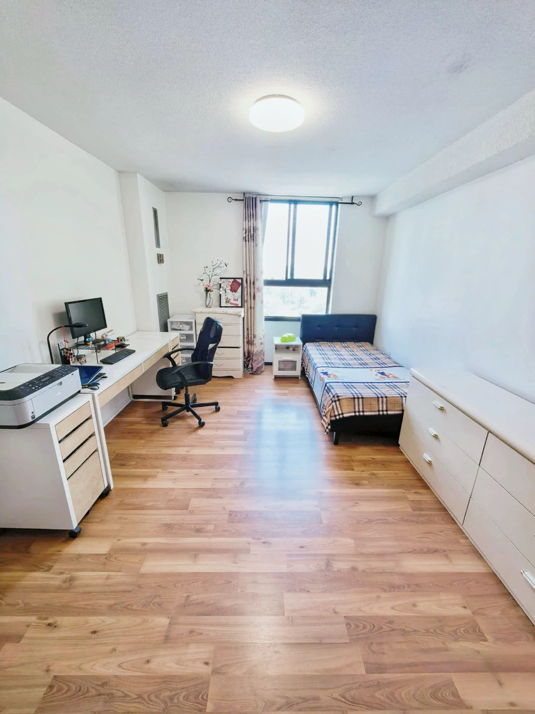 finch/don mills 2B1B condo $550,000