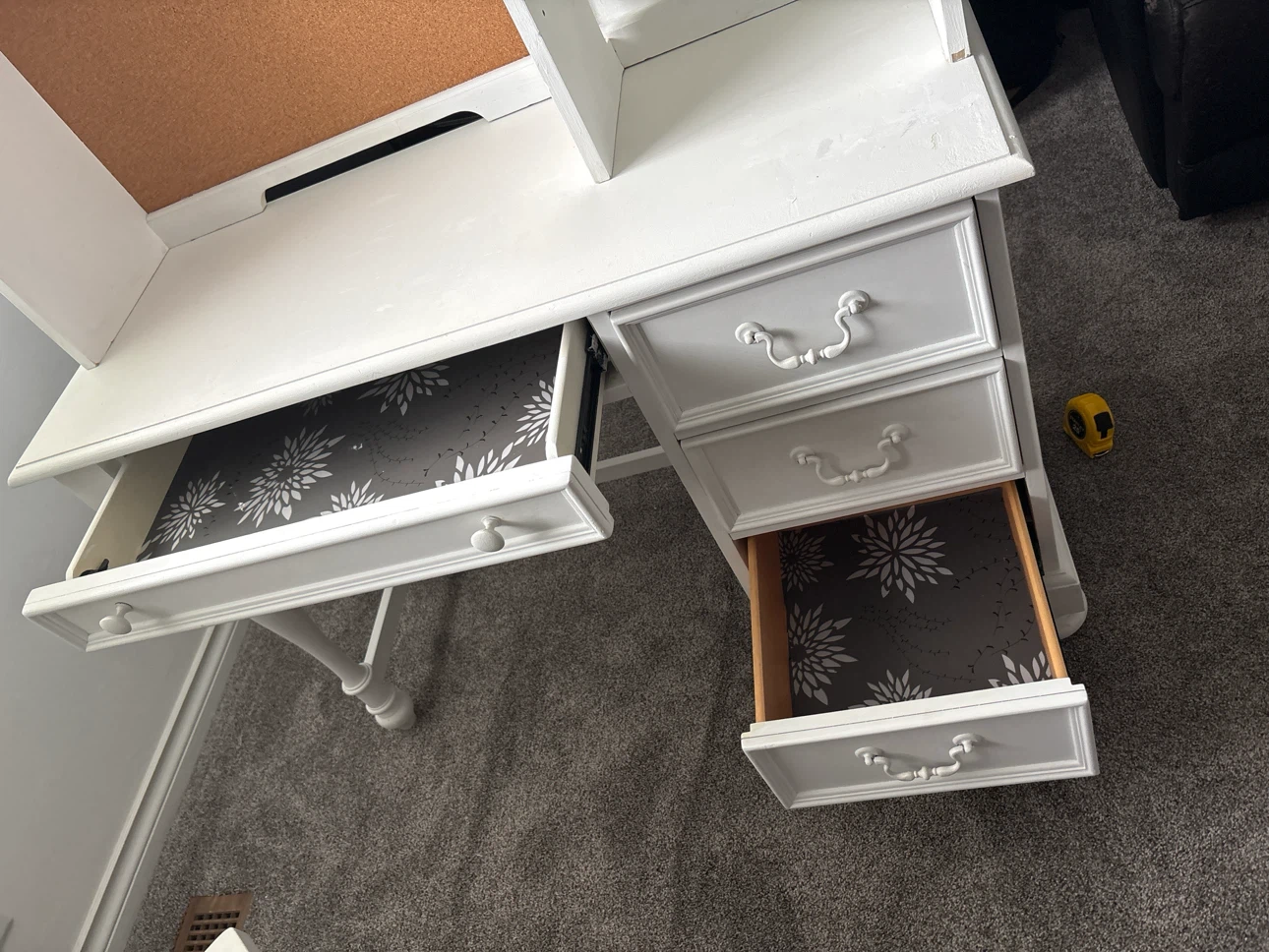 White Kid's Desk with Hutch and Chair - photo 5