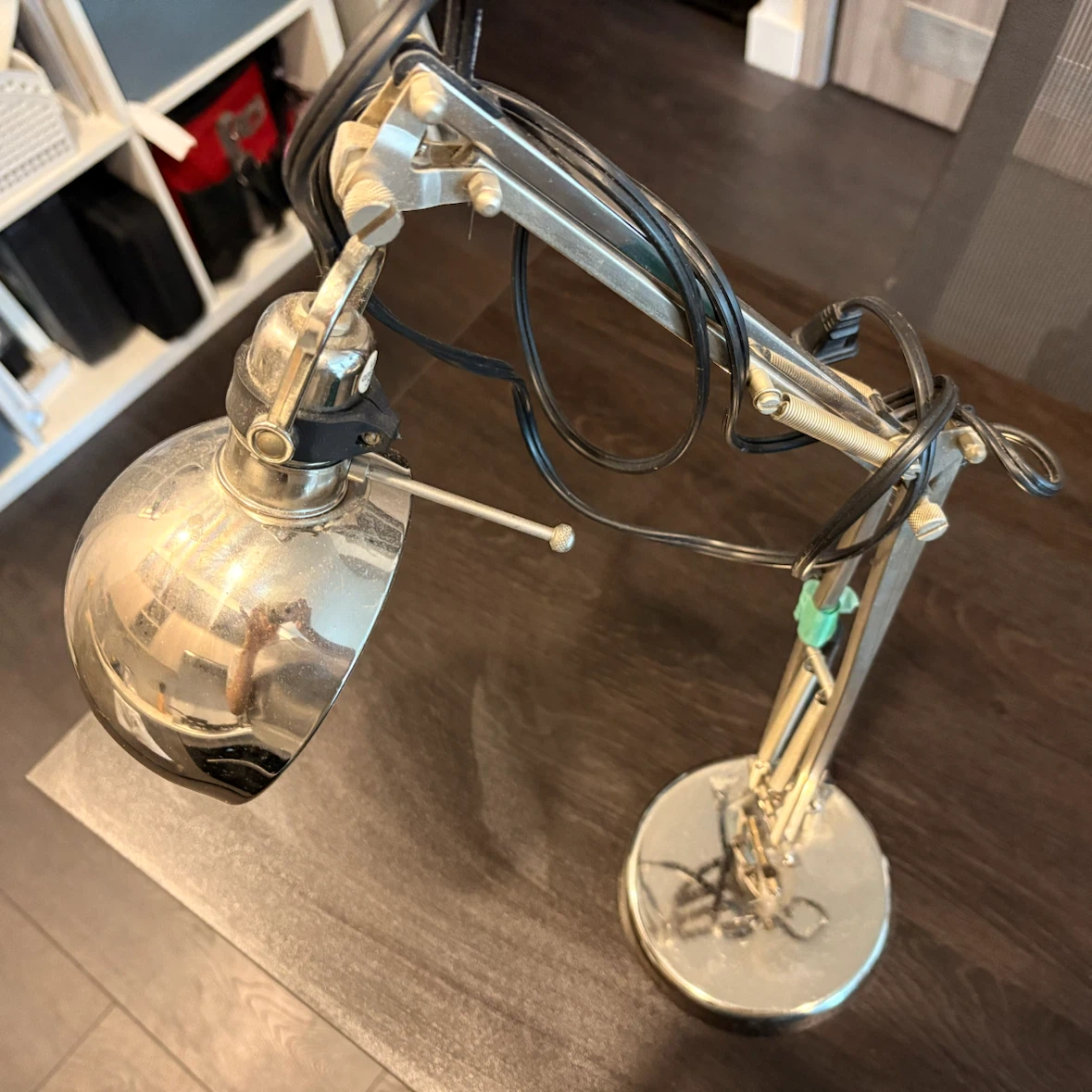 Adjustable Articulating Desk Lamp
