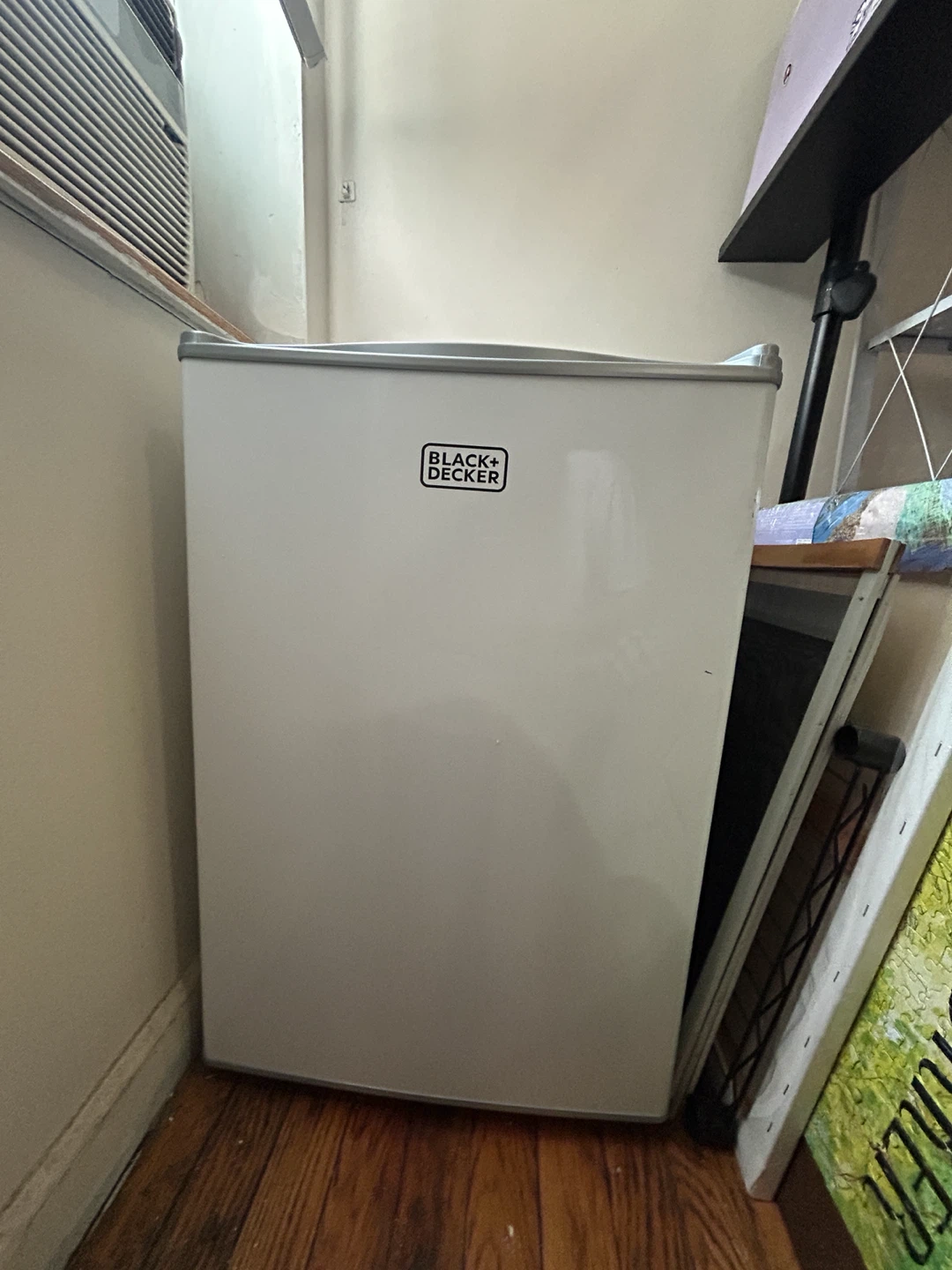 Black+Decker Compact Refrigerator / Mini Fridge