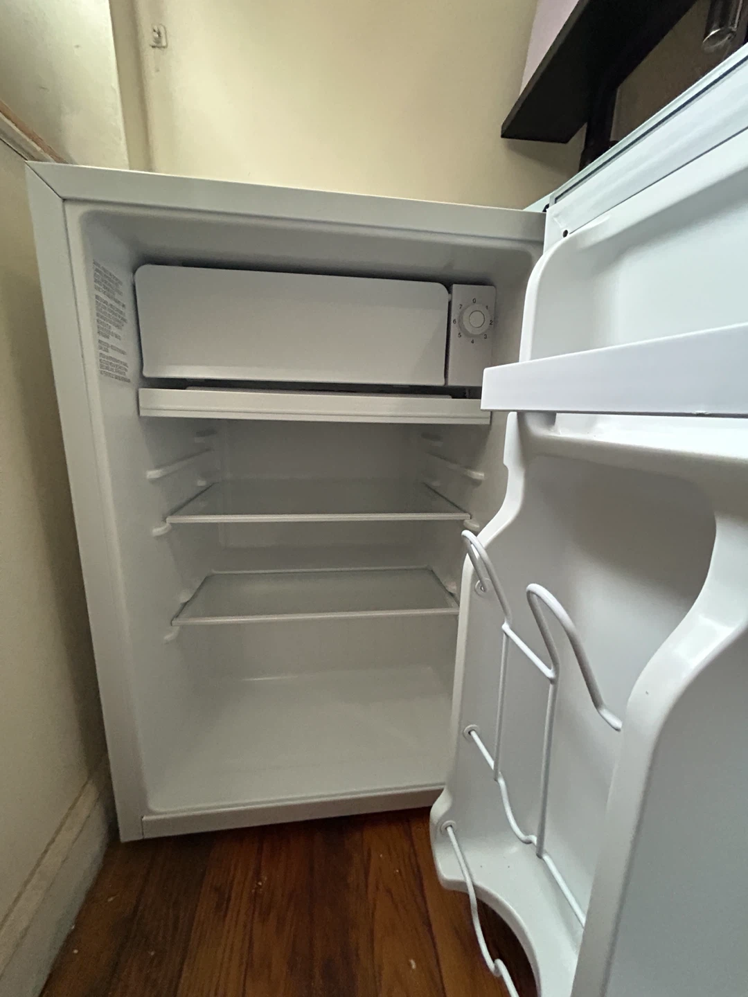 Black+Decker Compact Refrigerator / Mini Fridge - photo 3