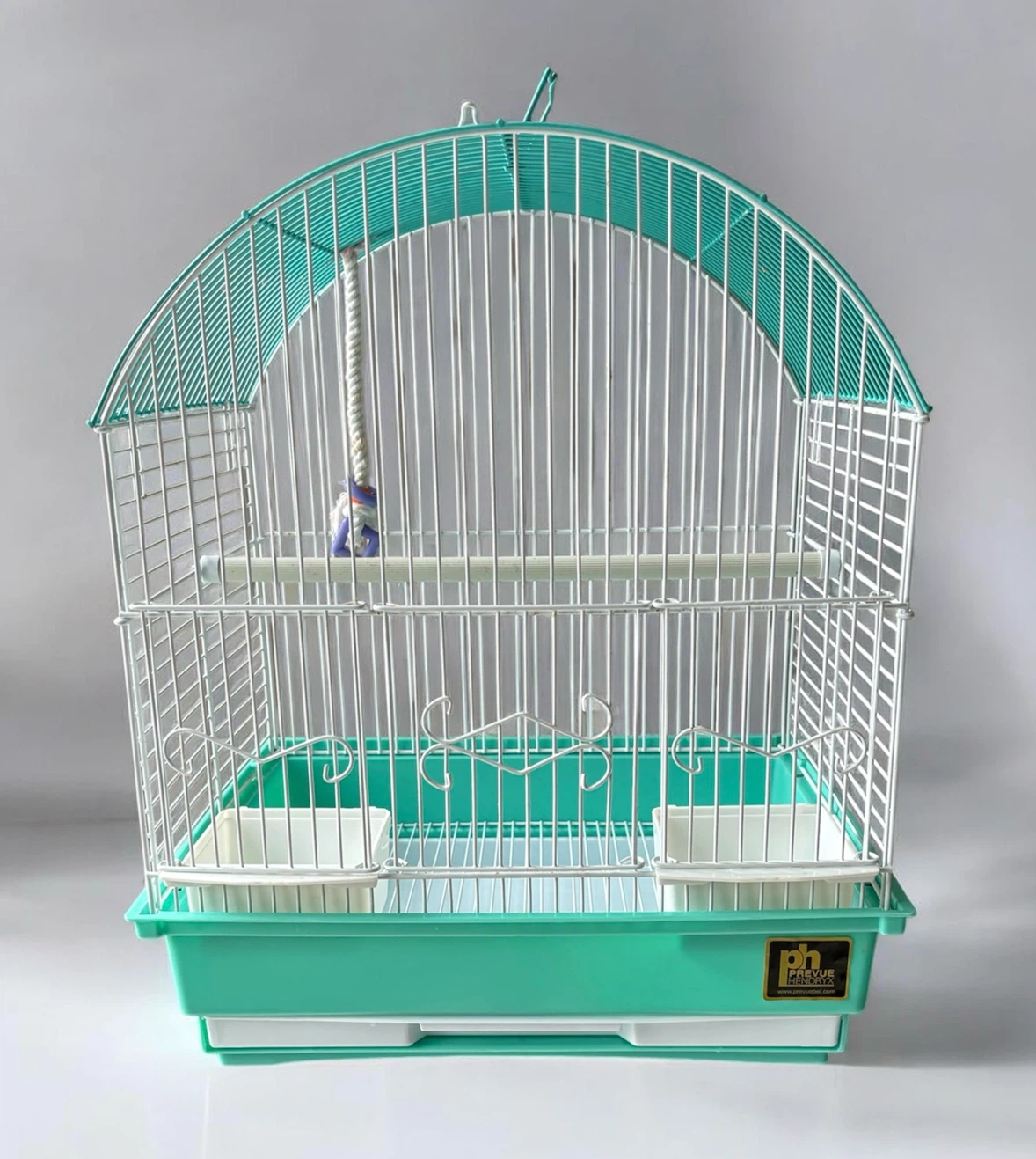 Prevue Hendryx Bird Cage with Perch and Toys
