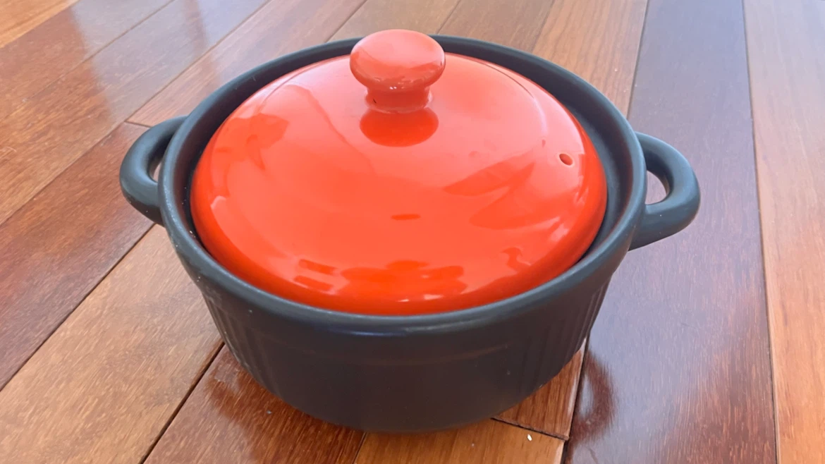 2.5L Ceramic Pot with Lid