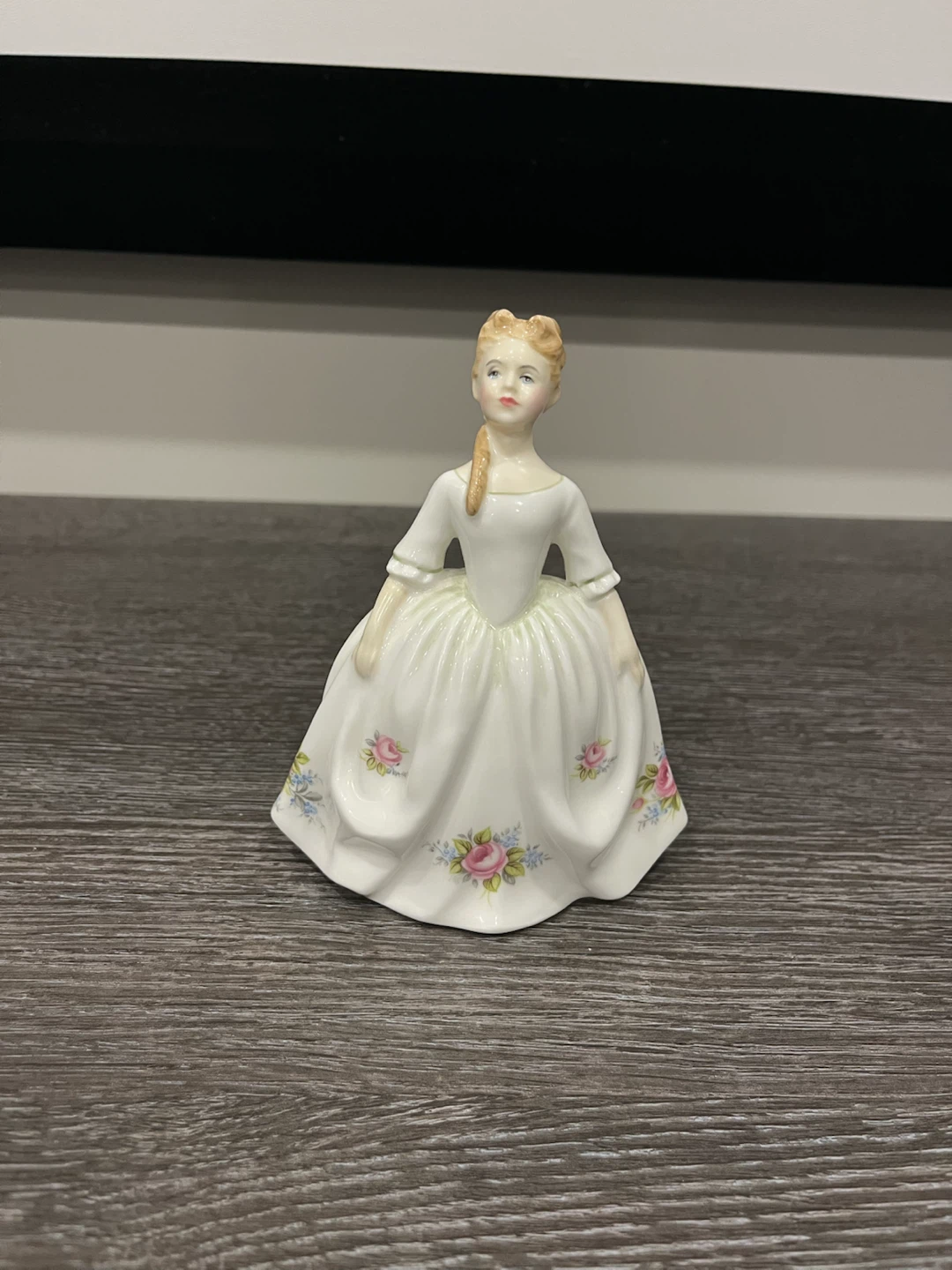 ROYAL DOULTON Figurine Tranquillity HN 3747 Peggy Davies 1995