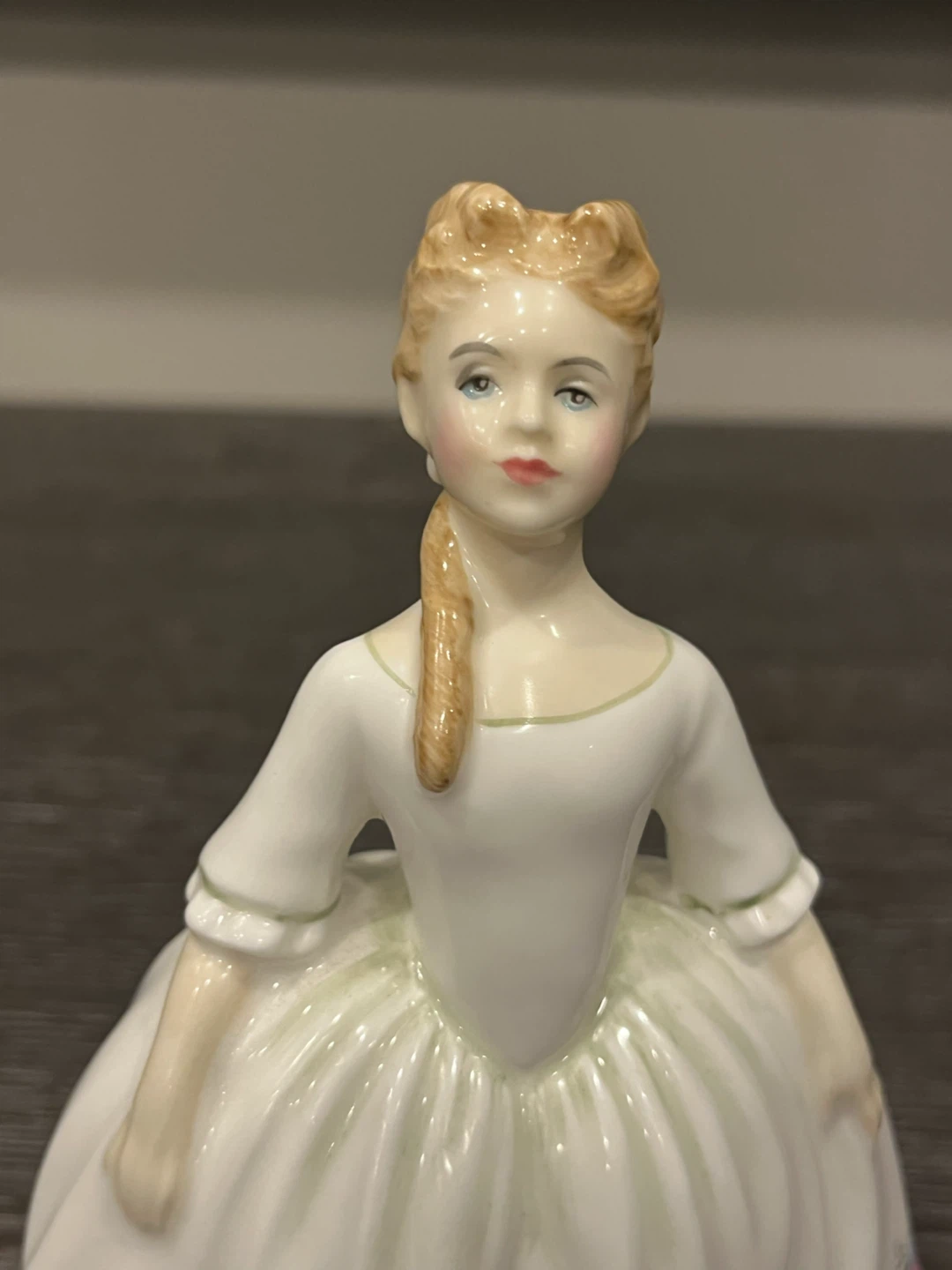 ROYAL DOULTON Figurine Tranquillity HN 3747 Peggy Davies 1995 - photo 3