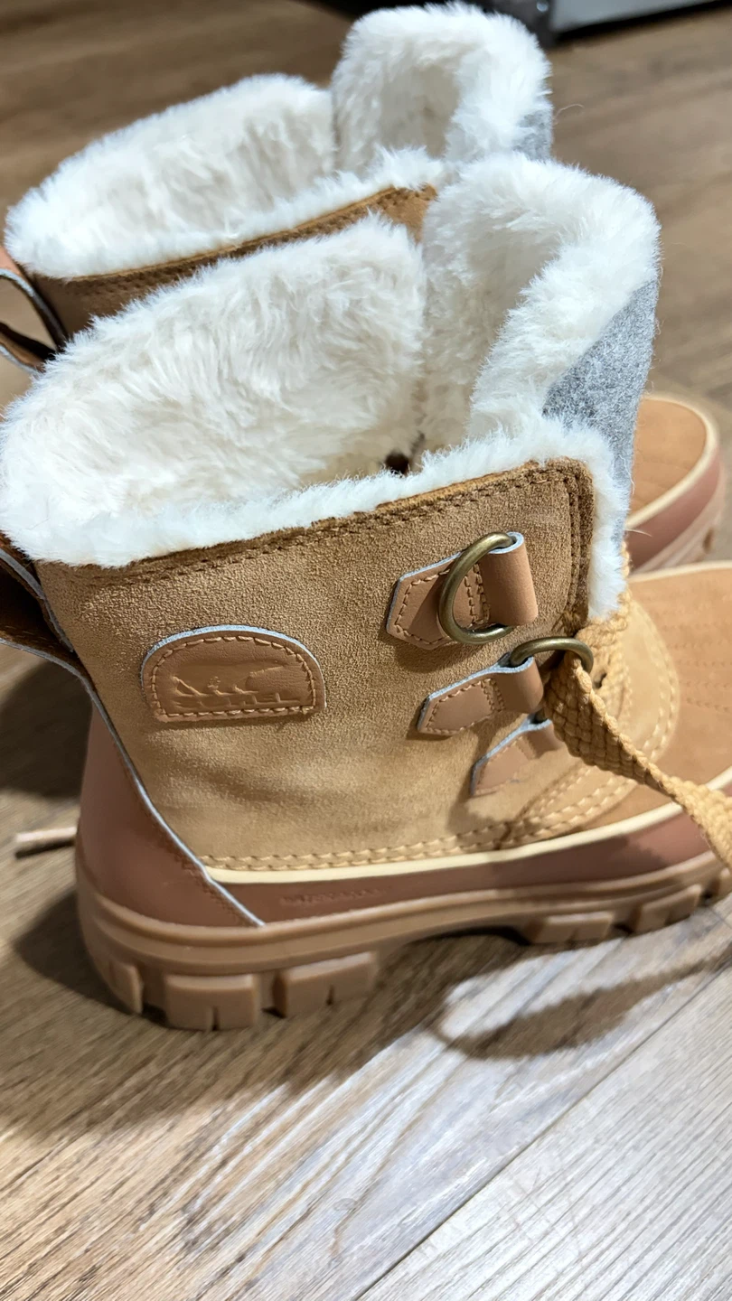Sorel Women’s Winter Boots (US 6.5 / EU 37.5)- Like New - photo 3