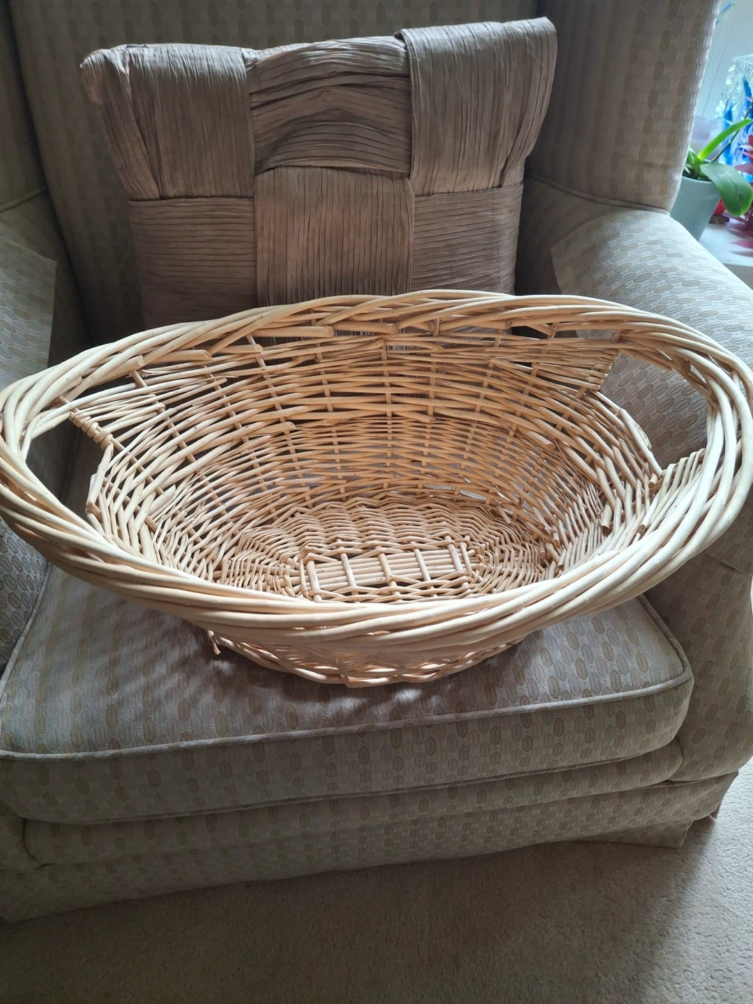 Wicker basket with handles