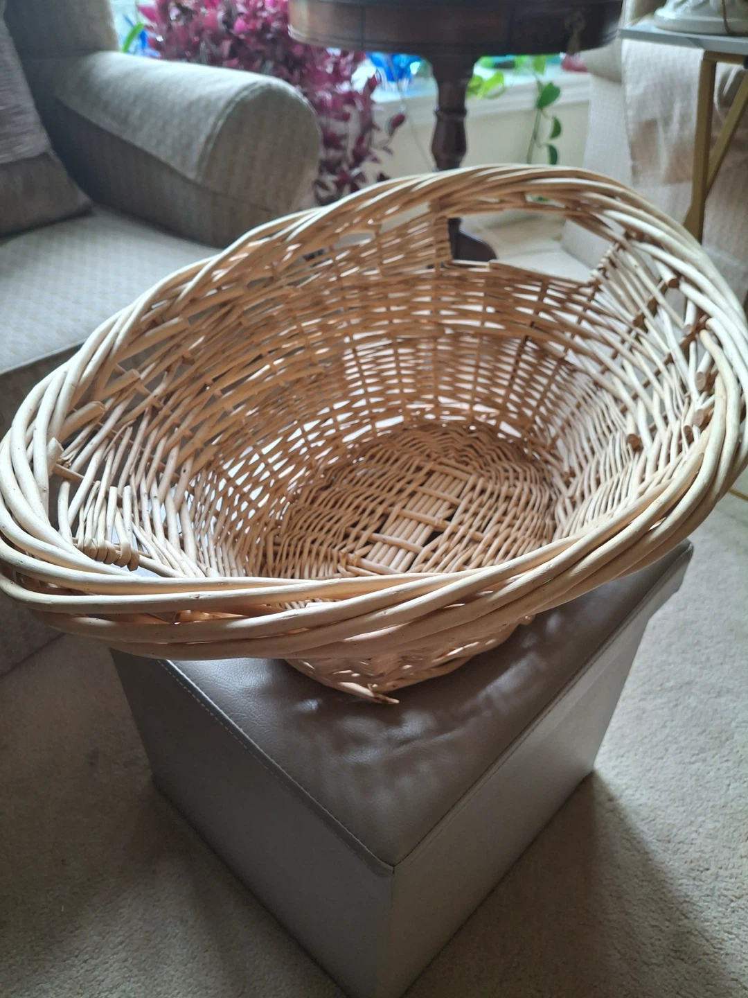 Wicker basket with handles - photo 2