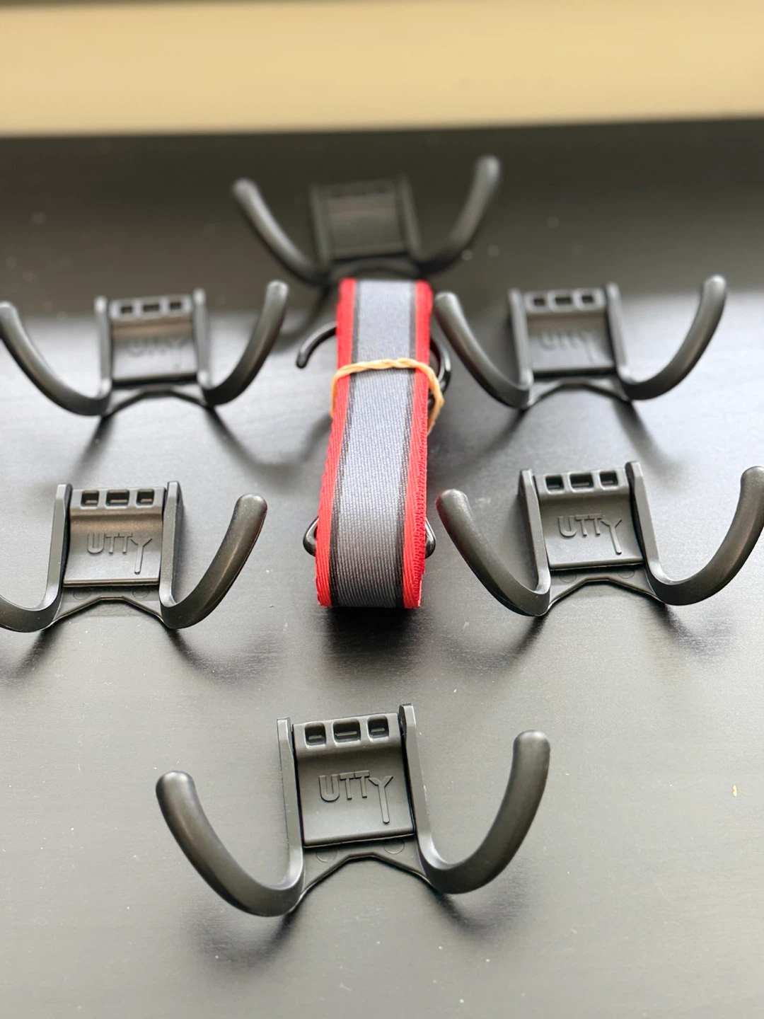 UTTY The World's Most Versatile Vertical Hanger