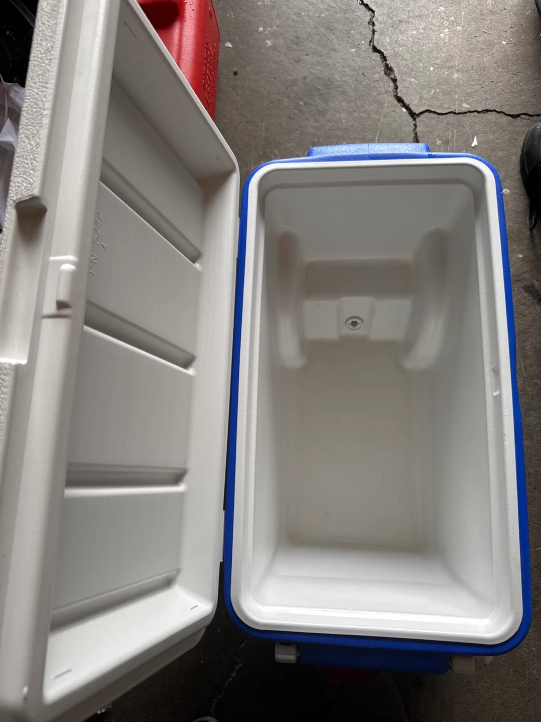 Coleman Rolling Cooler - photo 3