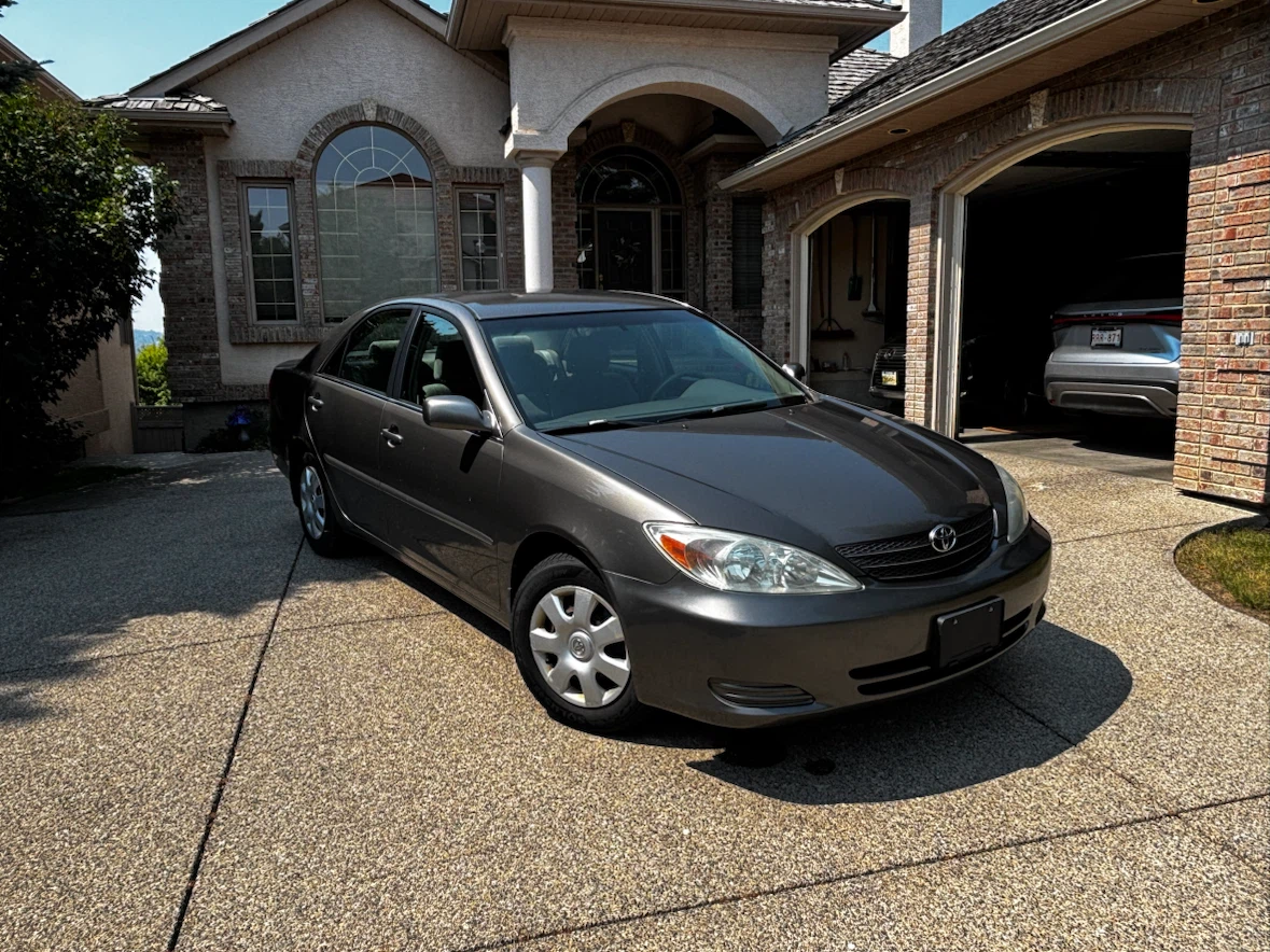 2004 Toyota Camry LE Sedan