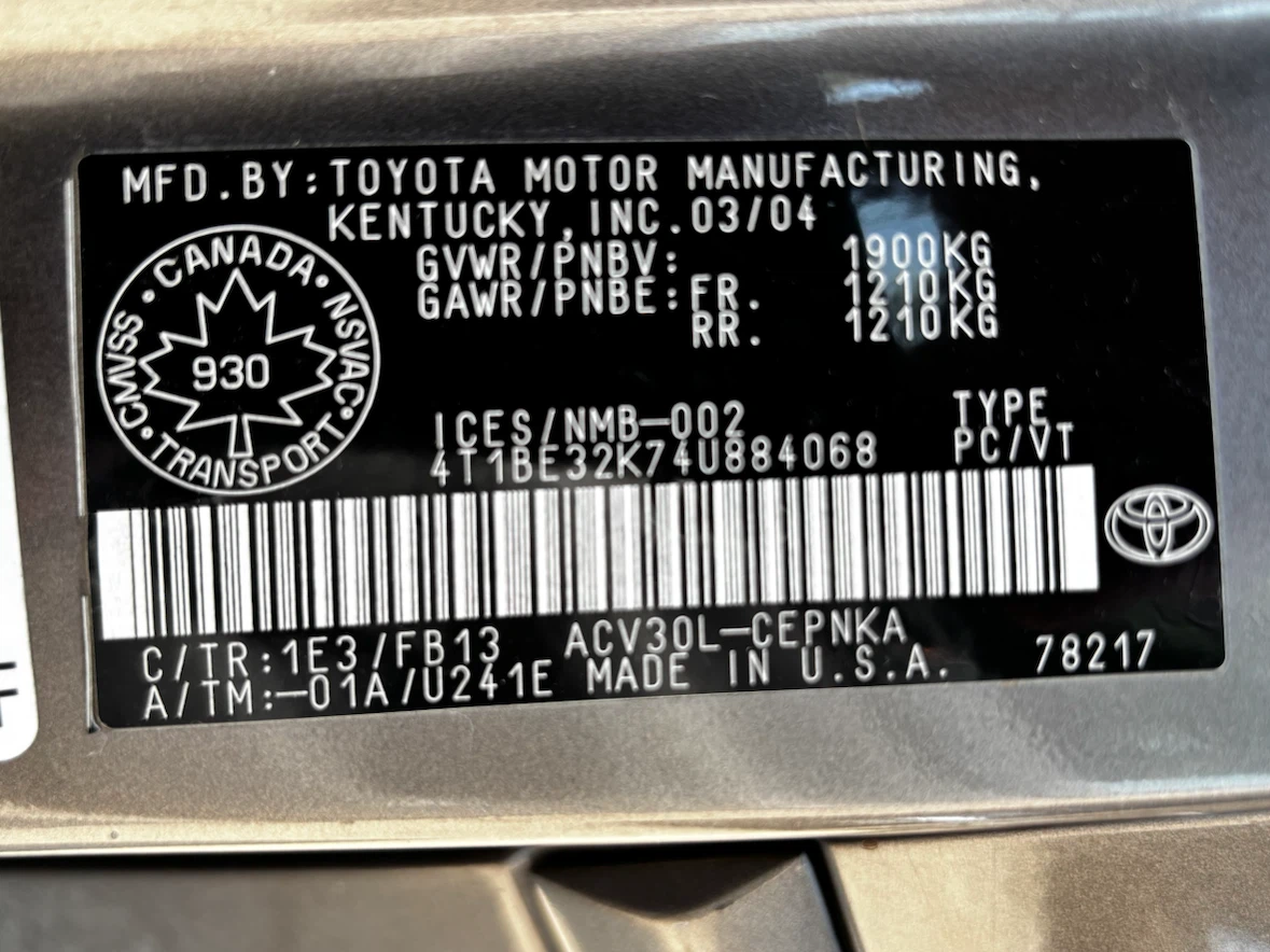 2004 Toyota Camry LE Sedan - photo 2