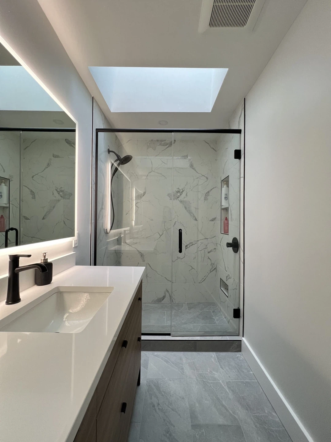 Modern Bathroom Renovation Vanity with Sink and Faucet