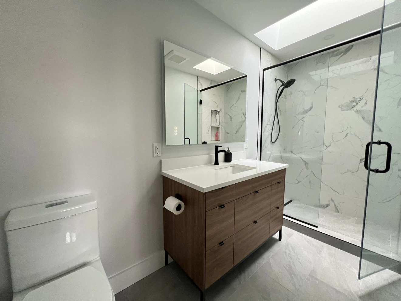 Modern Bathroom Renovation Vanity with Sink and Faucet - photo 3