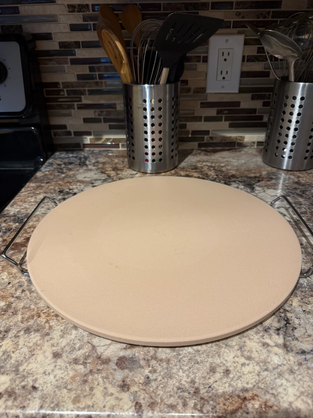 Round Pizza Stone with Metal Rack