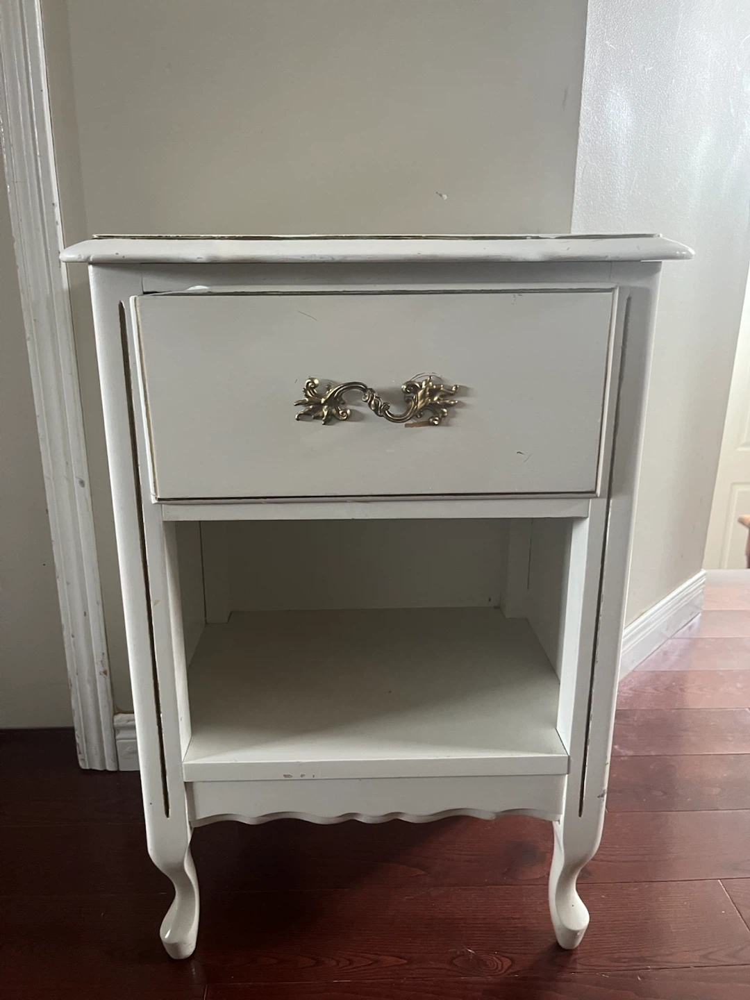 White Vintage Nightstand with Drawer - photo 2