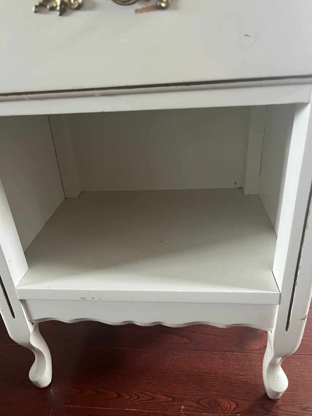White Vintage Nightstand with Drawer - photo 4