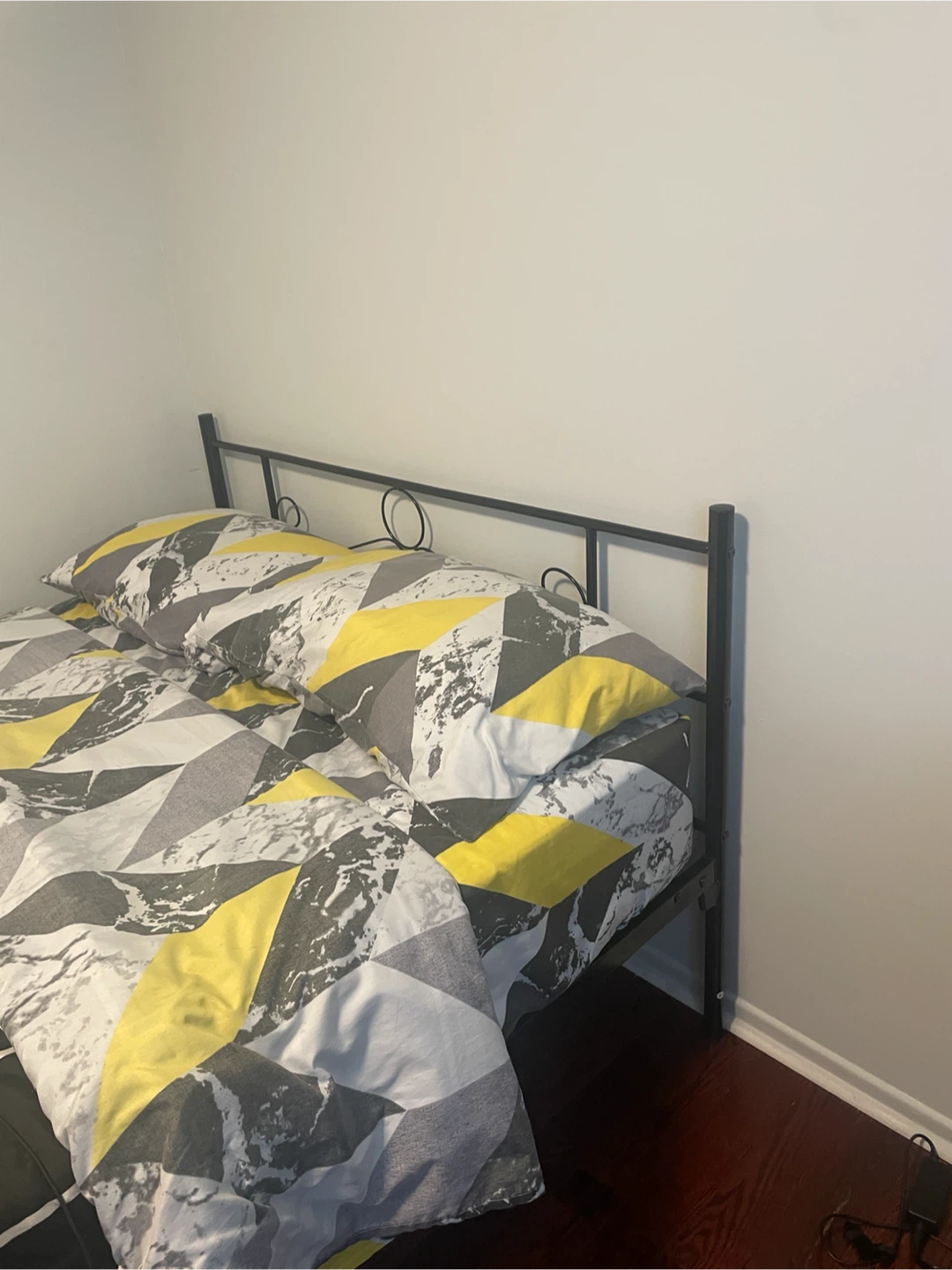 Metal bed frame and full size mattress - photo 3