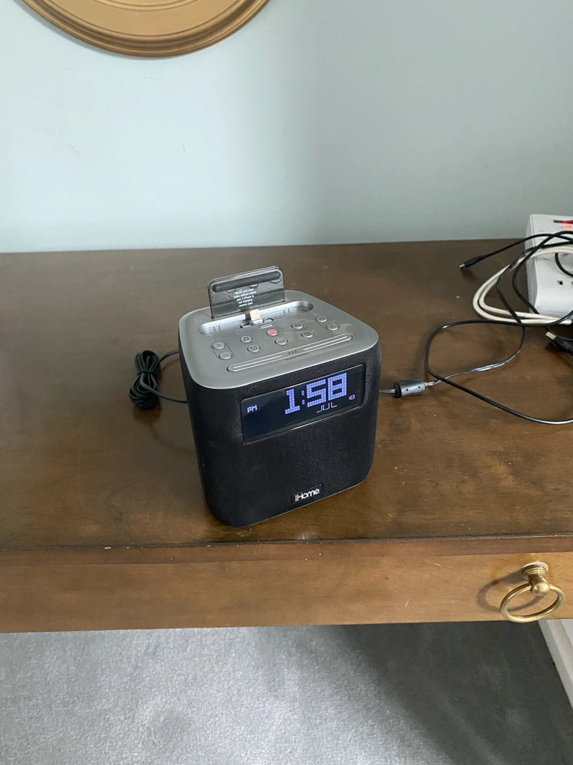 iHome Alarm Clock Speaker Dock - photo 4