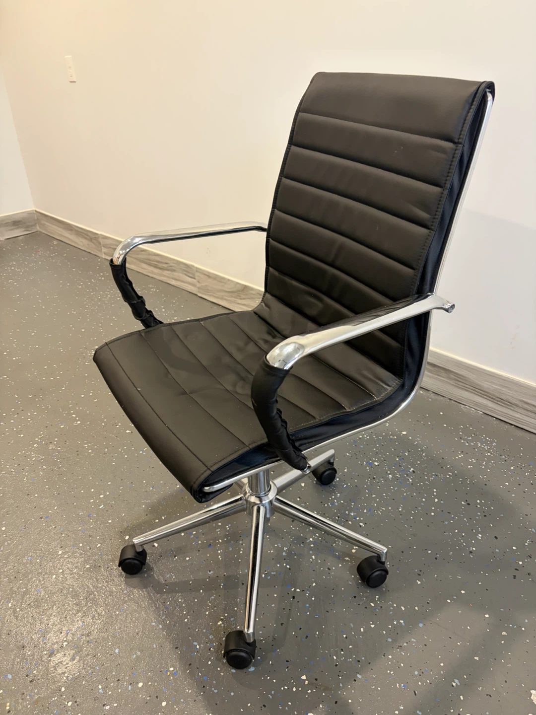 Black Faux Leather Office Chair - photo 2