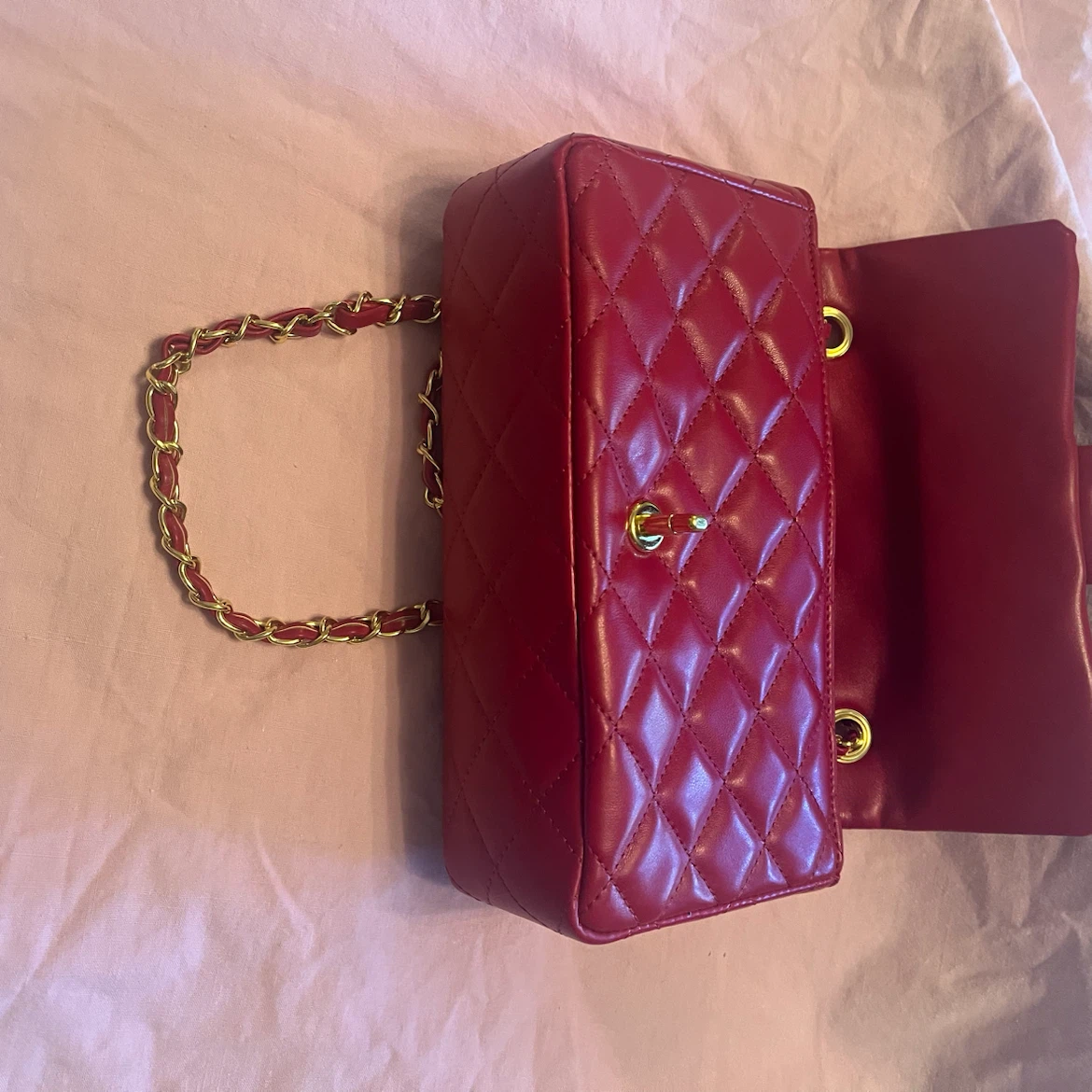 Red Quilted Flap Handbag with Gold Chain - photo 2
