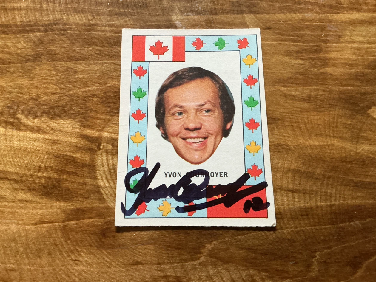 1972 TEAM CANADA O.P.C. Yvan Cournoyer Signed Hockey Card