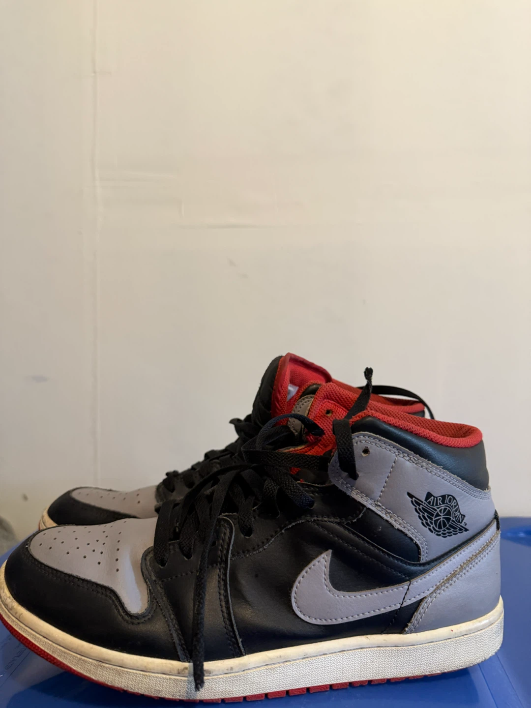 Air Jordan 1 Mid Sneakers