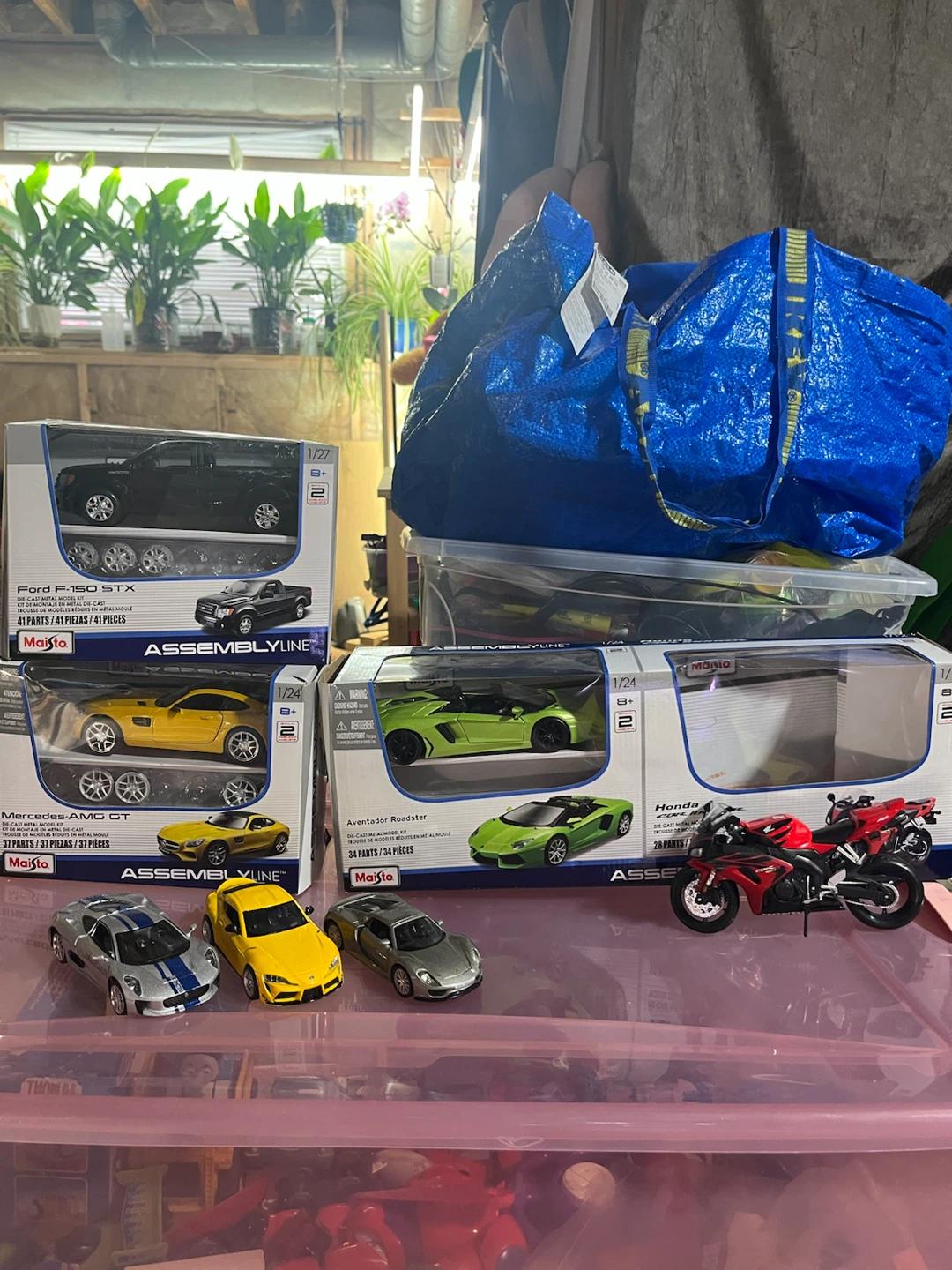 Maisto Assembly Line Die-Cast Model Cars & Motorcycle
