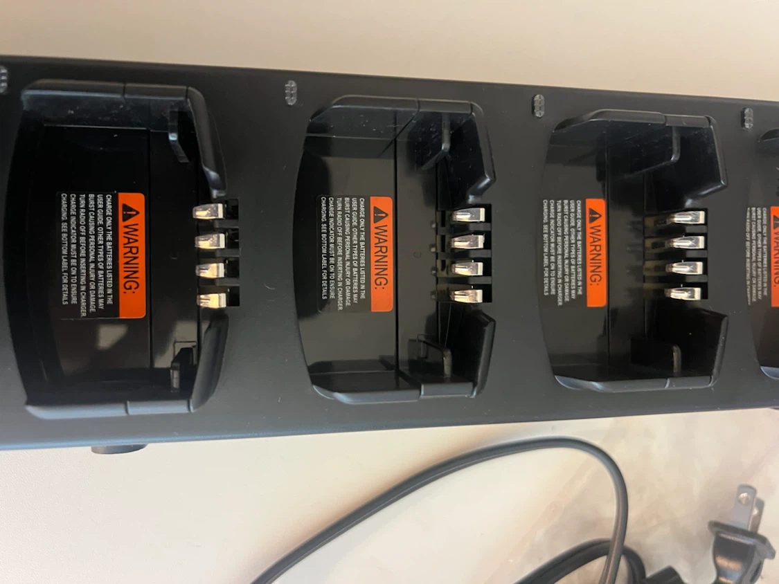 Motorola Multi-Unit Charger - photo 3