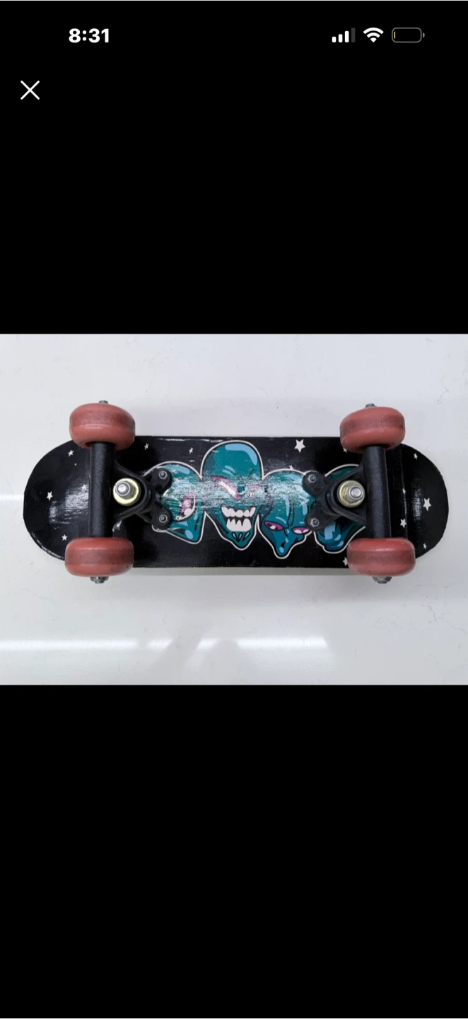Vintage Skateboard with Alien Graphics - photo 2