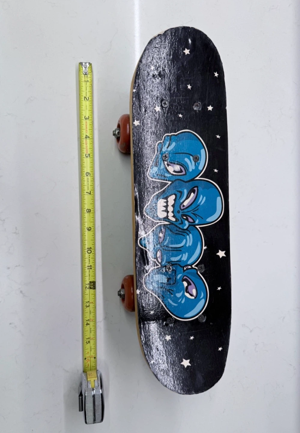 Vintage Skateboard with Alien Graphics - photo 4