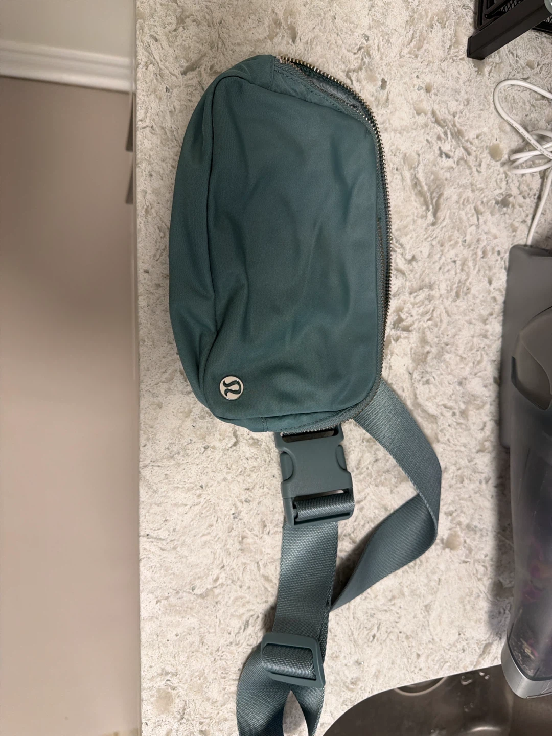 Lululemon Everywhere Belt Bag