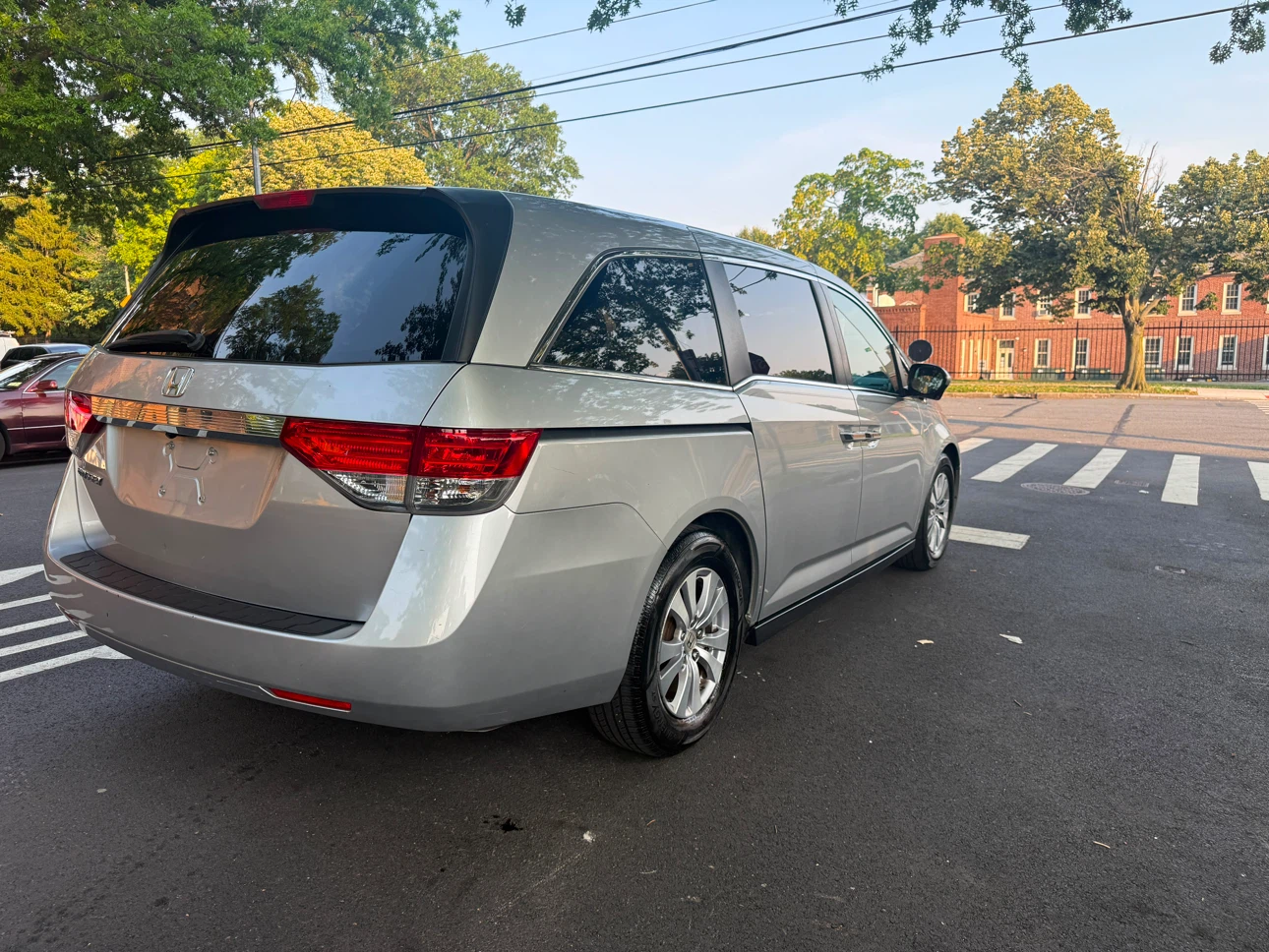 2015 Honda Odyssey Touring Minivan - photo 4