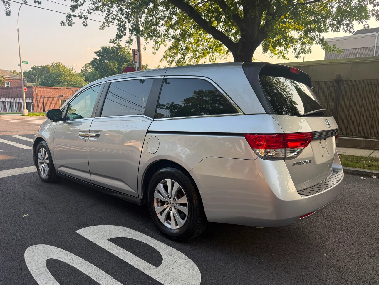 2015 Honda Odyssey Touring Minivan - photo 5