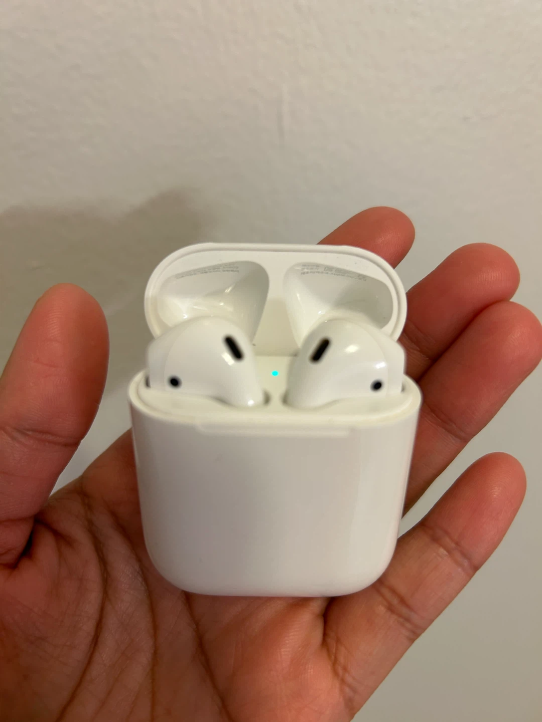 Apple AirPods (2nd generation) with Charging Case
