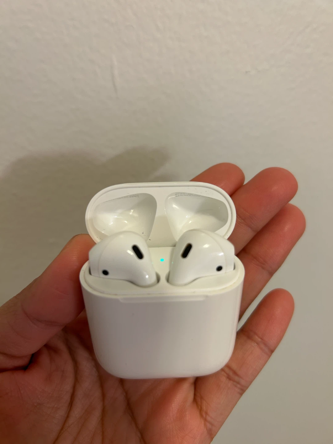 Apple AirPods (2nd generation) with Charging Case - photo 4