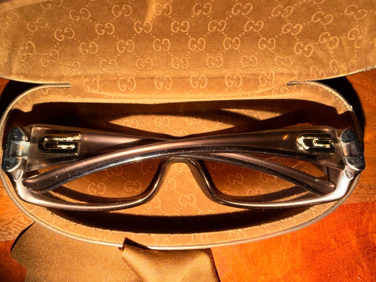 Gucci Sunglasses with Case New In Box (GG 2551/S) - photo 2