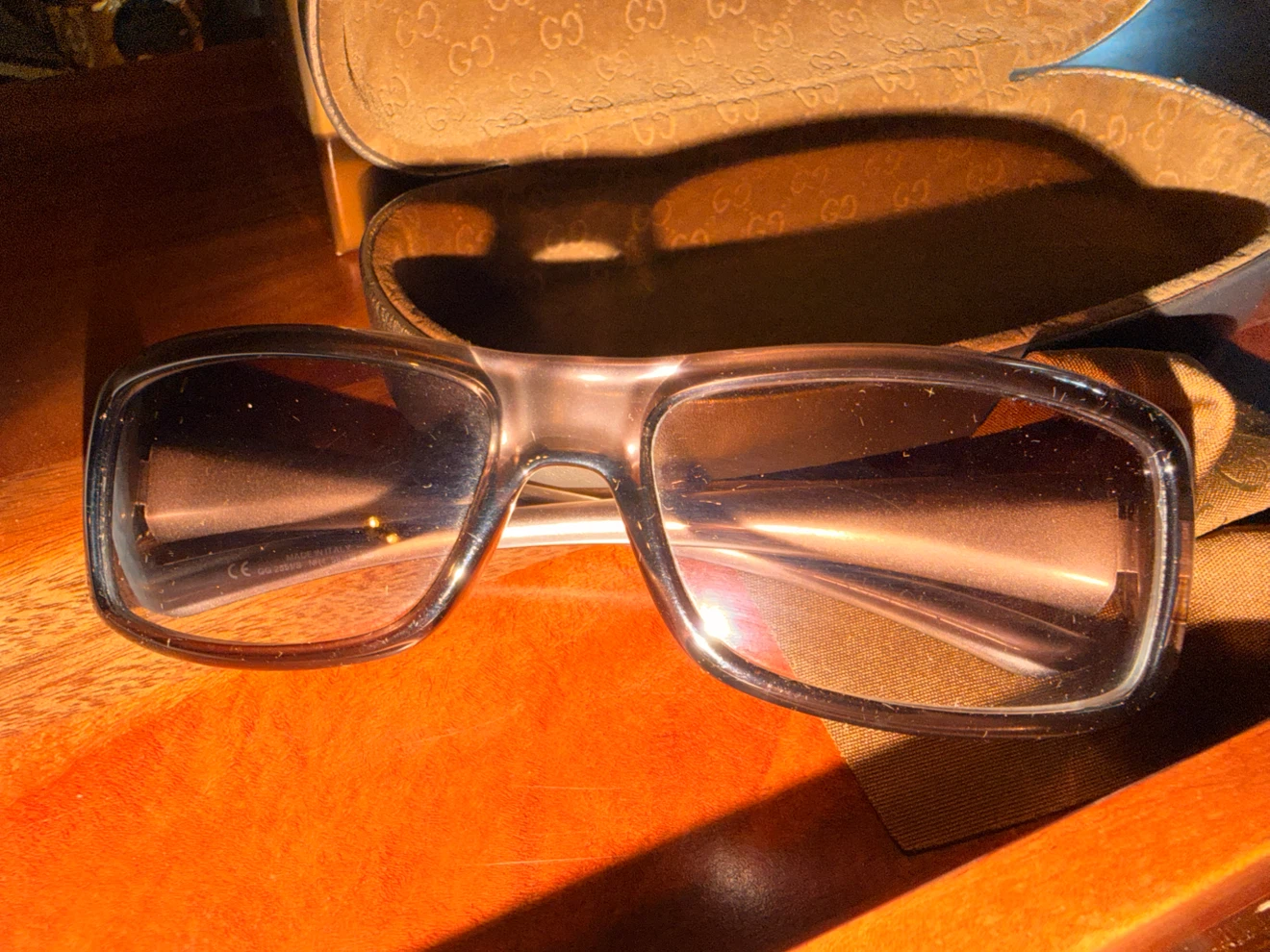 Gucci Sunglasses with Case New In Box (GG 2551/S) - photo 5