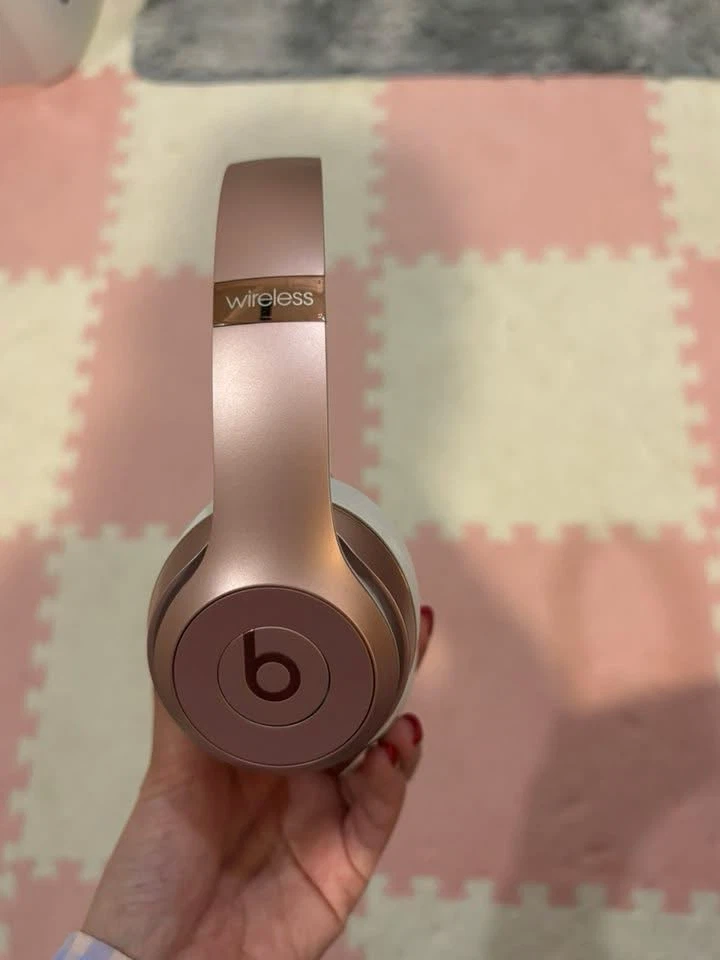 Rose Gold Beats Solo3 Wireless Headphones