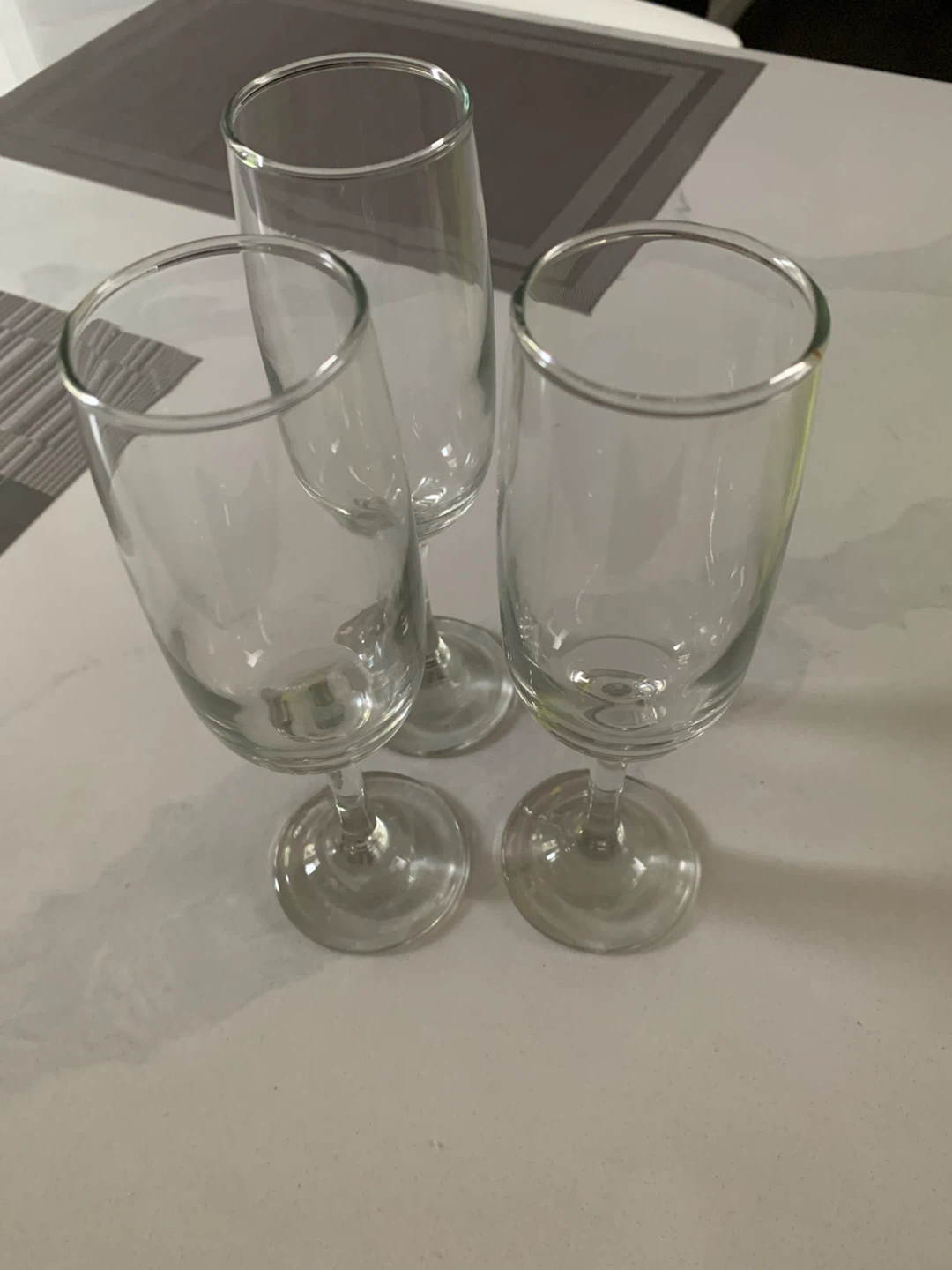 Set of 3 clear champagne flutes
