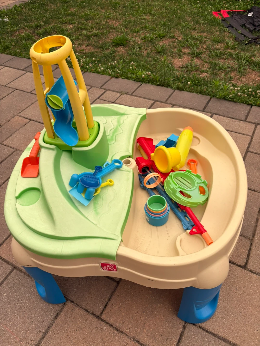 Step2 Water Sand Table with Accessories