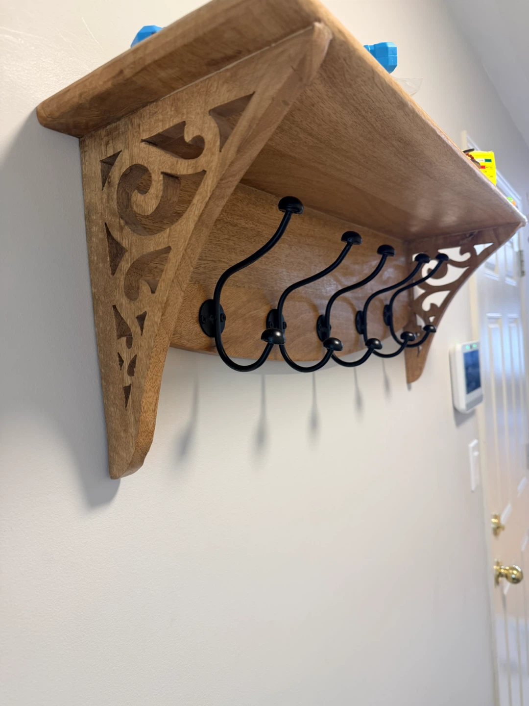 Wooden Wall Shelf with 5 Coat Hooks - photo 2