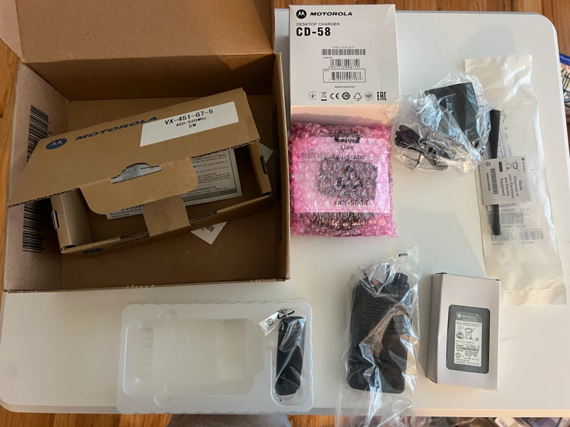 MOTOROLA TWO WAY RADIO VX-451-G7-5